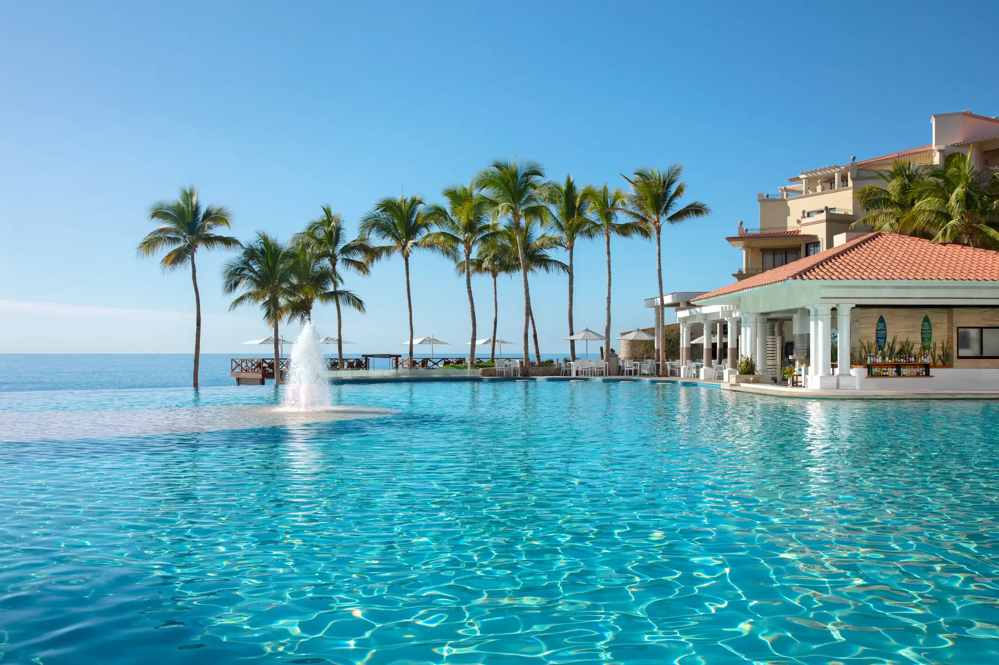 Piscina con Vista al Mar